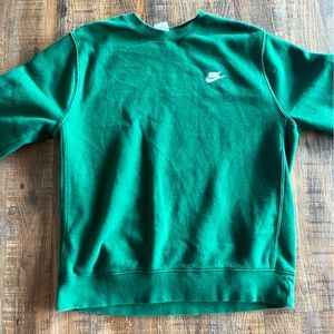 NIKE PULLOVER SIZE M
